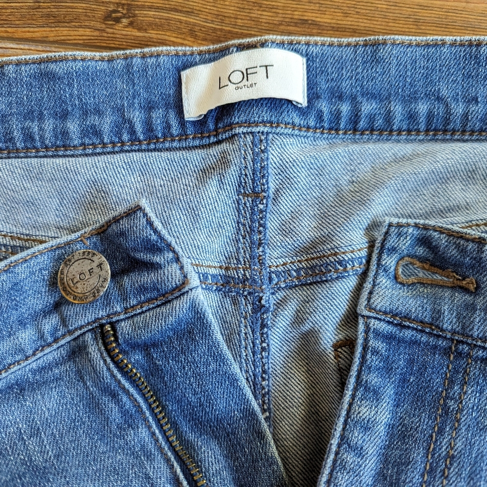 Loft Outlet Boyfriend High Waisted Med Wash Distressed Relaxed Fit Jeans Size 8 - Picture 4 of 11